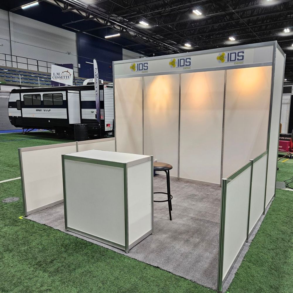 location-espaces-modulaires-cles-en-main-expo-stand Espace d’exposition modulaire prêt à l’emploi, proposé par Expo Stand pour des événements professionnels sans stress.