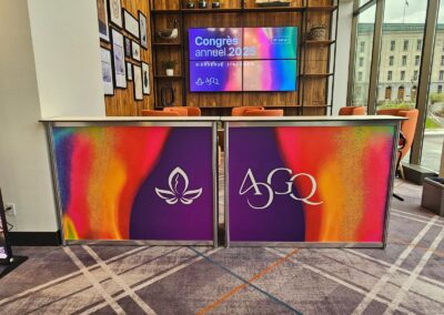 Comptoirs d’accueil personnalisés pour un congrès