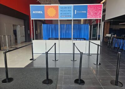 Kiosque d’accueil aménagé pour le Salon des médecins résidents