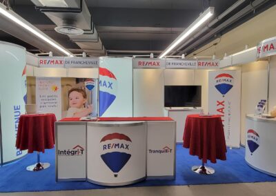 Grand kiosque rigide RE/MAX avec affichage translucide